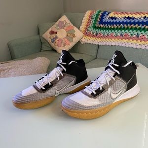 Nike Kyrie Flytrap IV 4 Black Cool Grey White Gum Mens Size 14